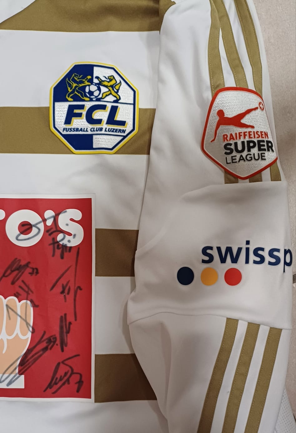 FC Luzern Trikot- Saison 2015/16 *Claudio Lustenberger* mit Originalunterschriften